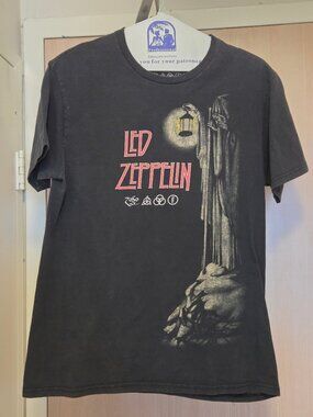 GENTLY USED, OFFICALLY LICENSED, LED ZEPPELIN, VINTAGE LOOK, TEE SHIRT, MEDIUM!!
